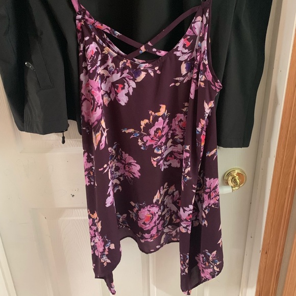 Torrid Floral Sleeveless Blouse - Picture 2 of 5